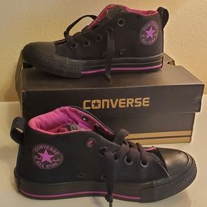 Kids Black Converse All⭐Star shoes